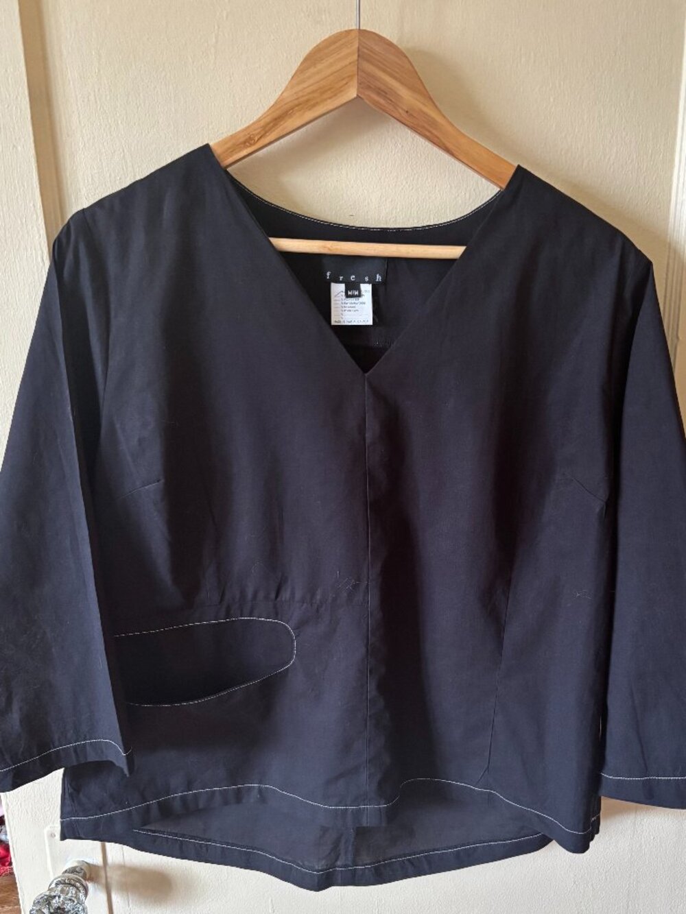 Studio Fresh Size M Black Cotton V-Neck Pullover Blouse – White Stitching